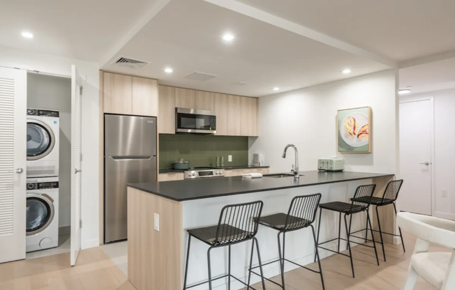 3 beds, 2 baths, $7,375, Unit 341
