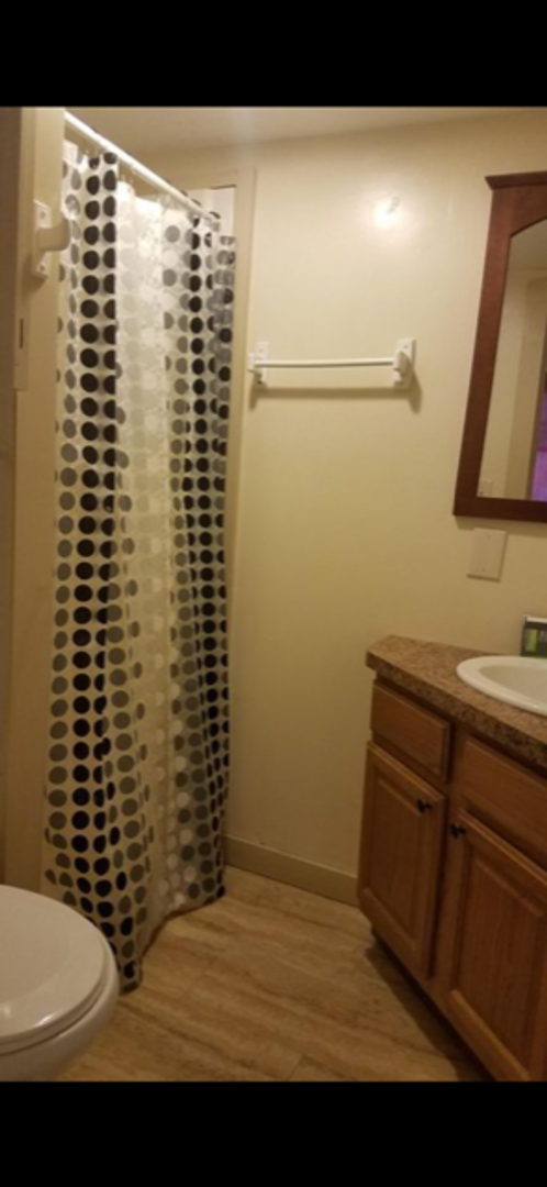 2 beds, 1 bath, $1,000