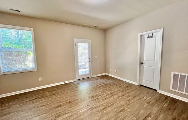 Excellent 4BD, 3.5BA Apex Townhome Near Downtown