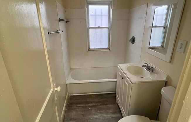 Cozy Westside Family Flat - Upper and Lower Units Available !