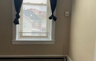 2 beds, 1 bath, $1,250, Unit 256 S. MARKET ST, #202