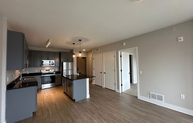1 bed, 1 bath, 555 sqft, $1,795, Unit 516