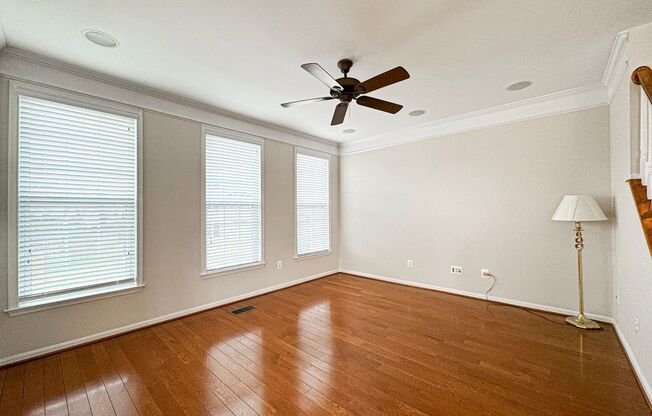 Stunning 3 Bed 2/2 Bath End-Unit Townhome In Desired Stone Ridge South