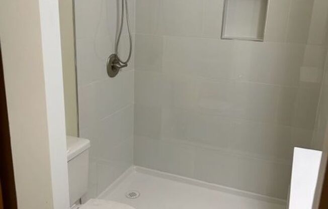 1 bed, 1 bath, 525 sqft, $1,100, Unit 7