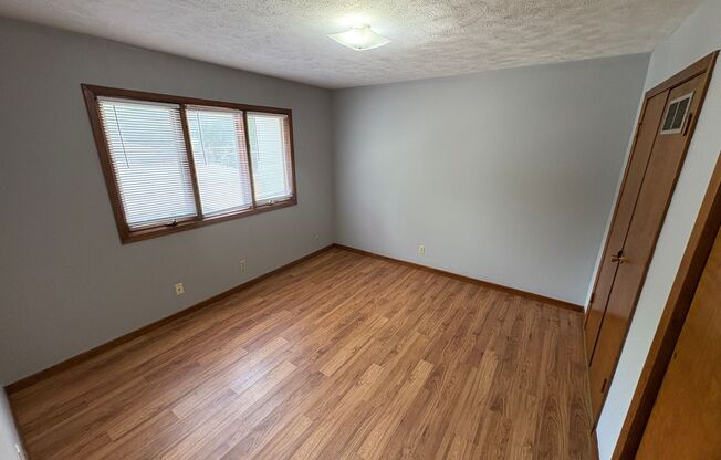 2 beds, 1 bath, 1,080 sqft, $875, Unit #9