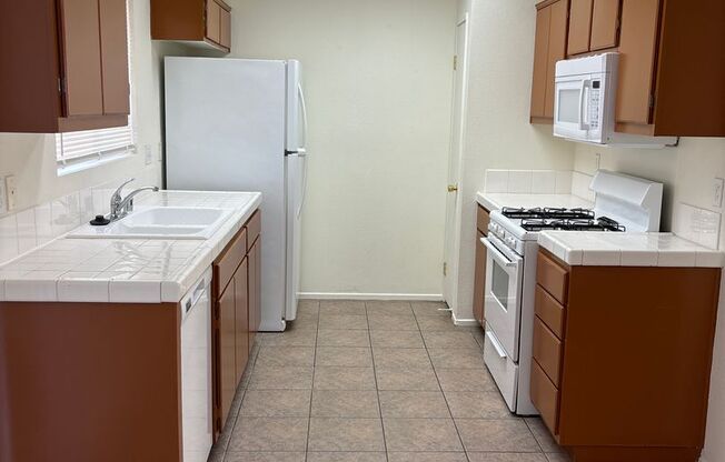 3 beds, 2 baths, $1,600