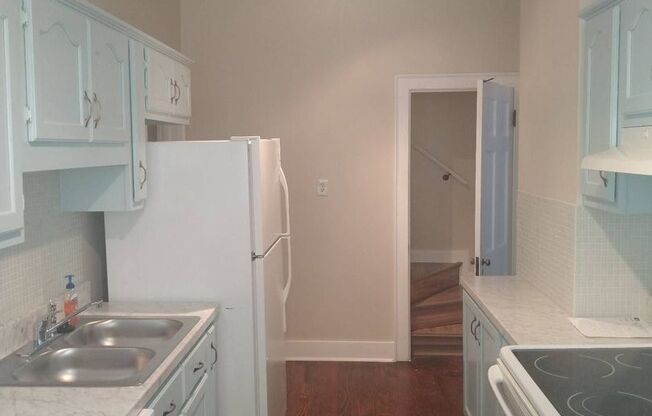 3 beds, 2 baths, $1,650