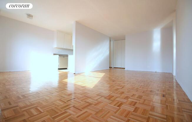 2 beds, 1 bath, $5,600, Unit 17F