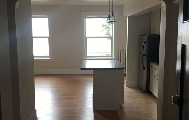 1 bed, 1 bath, 695 sqft, $1,575, Unit 102