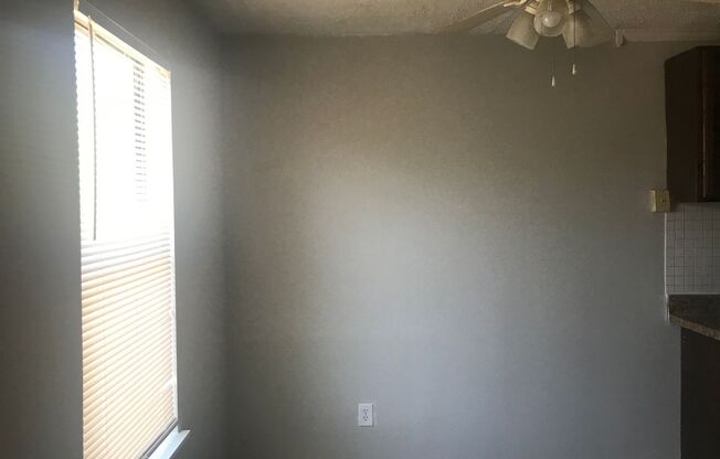 2 beds, 1 bath, $850, Unit 105 Chalet North Ct