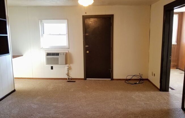 Cozy One Bedroom Apartment! Great Oakland Location! Call Today!