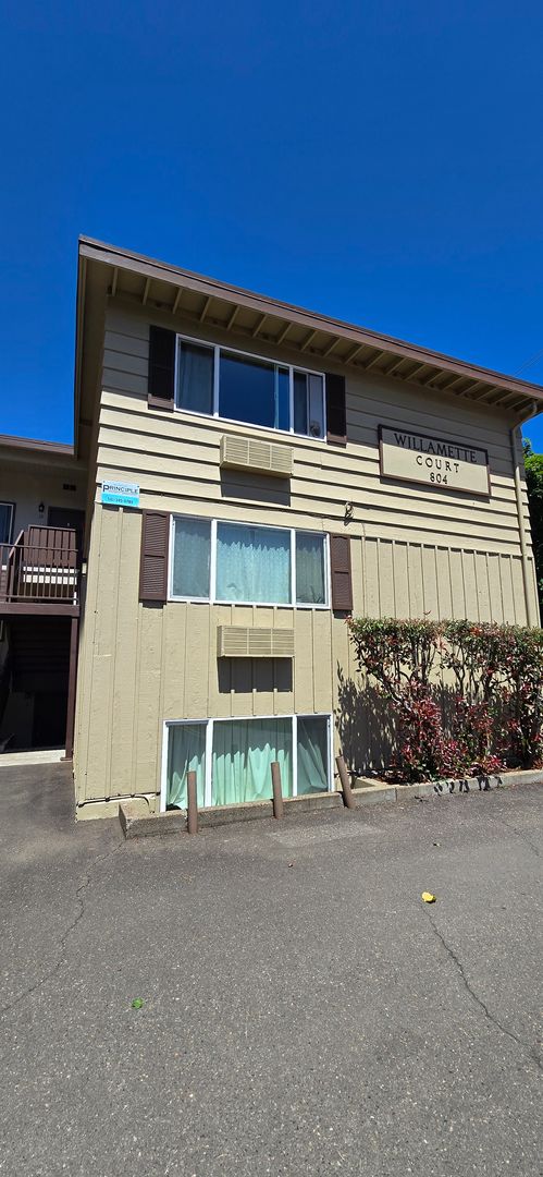 xWillamette Court