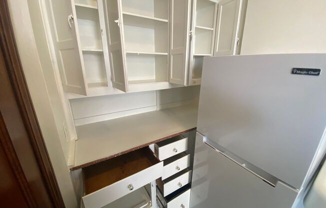 Studio, 1 bath, 400 sqft, $825, Unit 218