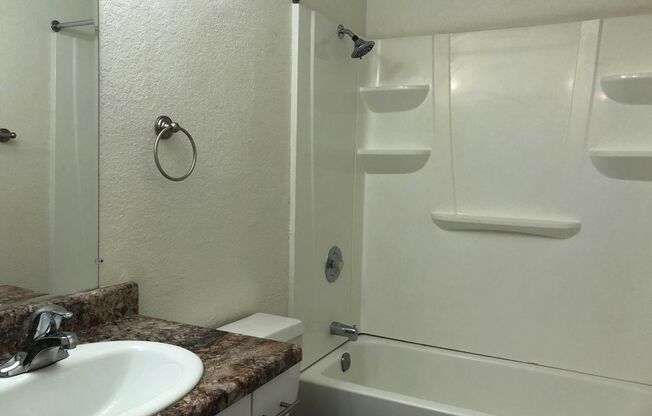 3bed,2bath townhome. Half off rent for January 2024!