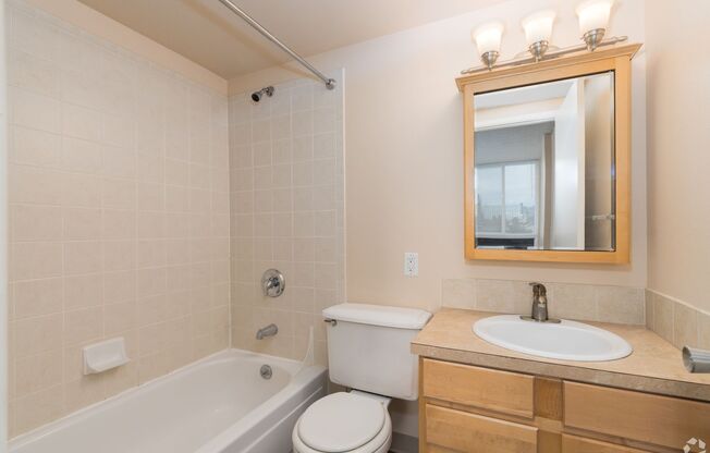 1 bed, 1 bath, 642 sqft, $1,240, Unit 144