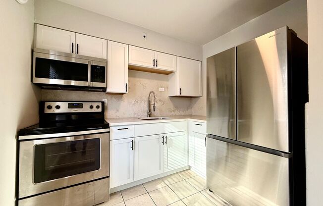 1 bed, 1 bath, 800 sqft, $975, Unit 5948- 1W