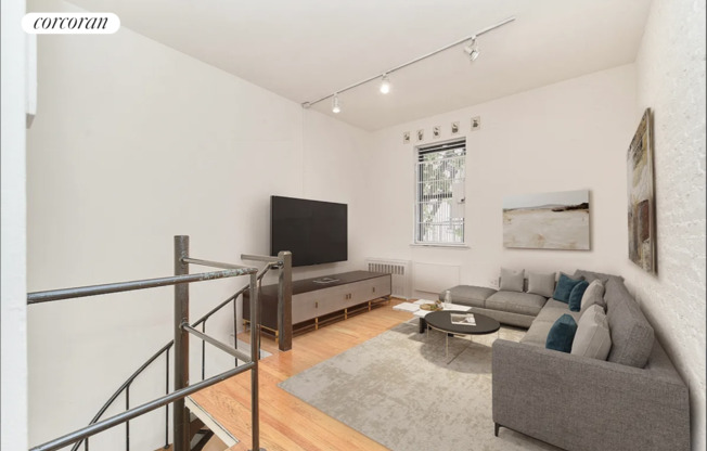 233 E 12 ST