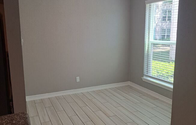 2 beds, 2 baths, 926 sqft, $1,187, Unit 2423