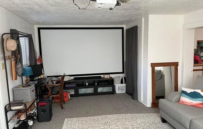 1 bed, 1 bath, 640 sqft, $1,025, Unit 224 E 400 N
