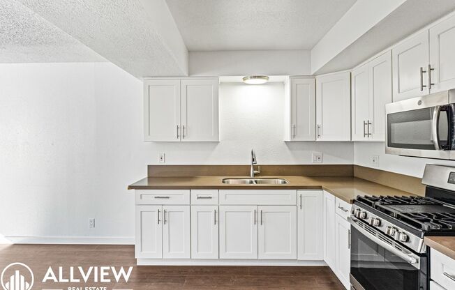 3 beds, 2 baths, 1,150 sqft, $3,220, Unit B