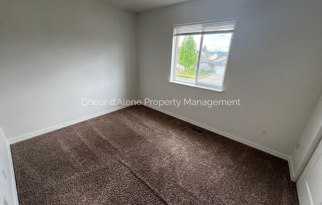 3 bed, 2 bath house up the street from The Landings Park!