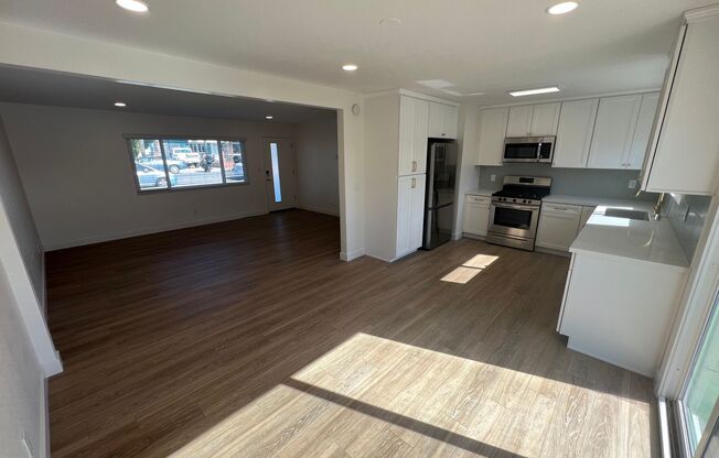 **Newly Renovated 3BD/2BTH Single Family House with Large Back Yard