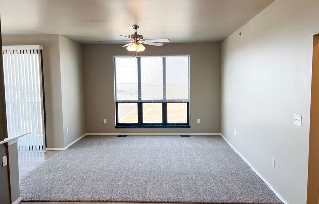 2 beds, 2 baths, 1,280 sqft, $1,750, Unit Bldg 5 Apt 5323