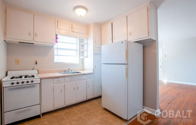 896 GREENWOOD AVE NE