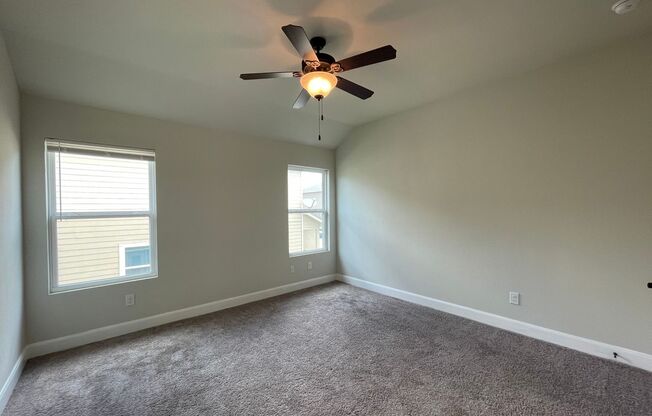 3 beds, 2.5 baths, $1,550, Unit 4