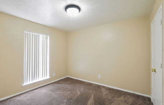 3 beds, 2 baths, $1,350, Unit 1083