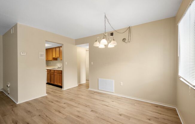 2 beds, 1 bath, 950 sqft, $999, Unit 110 L