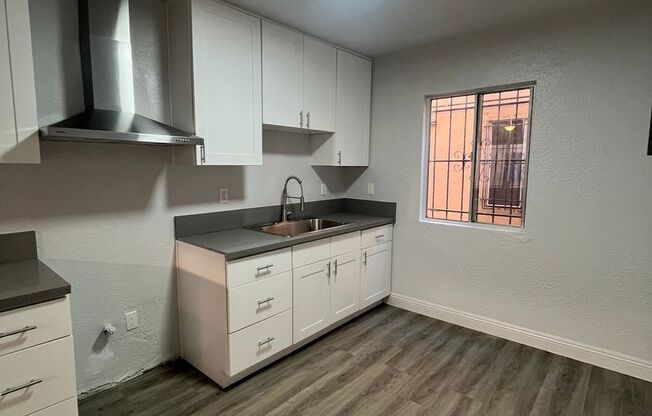 2 beds, 1 bath, $2,400, Unit 03