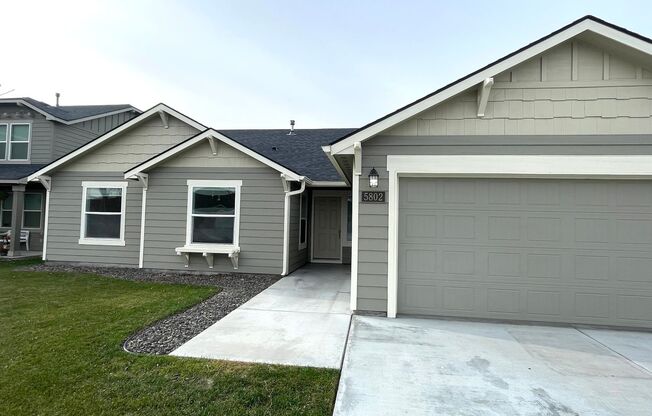 Beautifully upgraded Three Bedroom with an Office in Pasco!