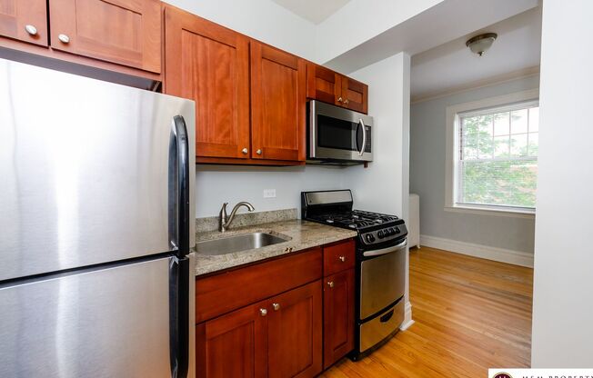 Studio, 1 bath, $1,050, Unit 1002 1/2-38