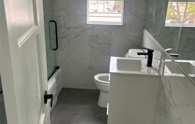 1724 S CRES HTS BLVD