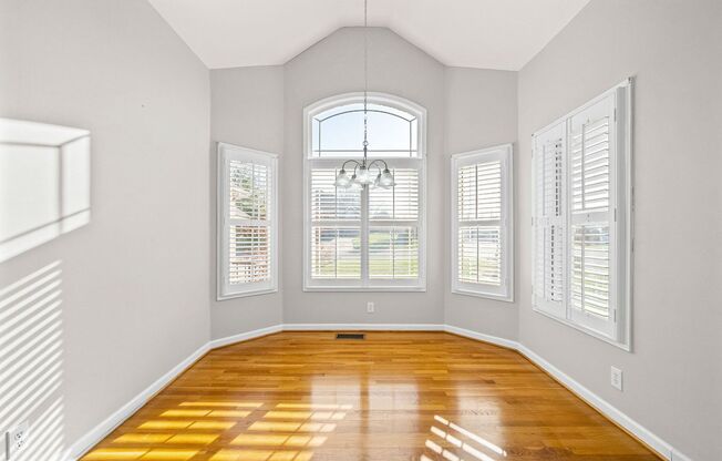 3 Bedroom 2 Bath Pet Friendly Home For Rent with Community Pool Access!