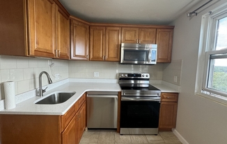 2 beds, 1 bath, 960 sqft, $2,300, Unit 706