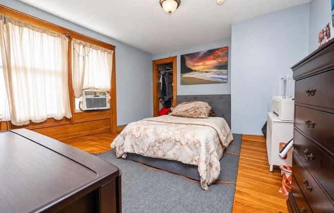 2 beds, 1 bath, 900 sqft, $2,300, Unit 2
