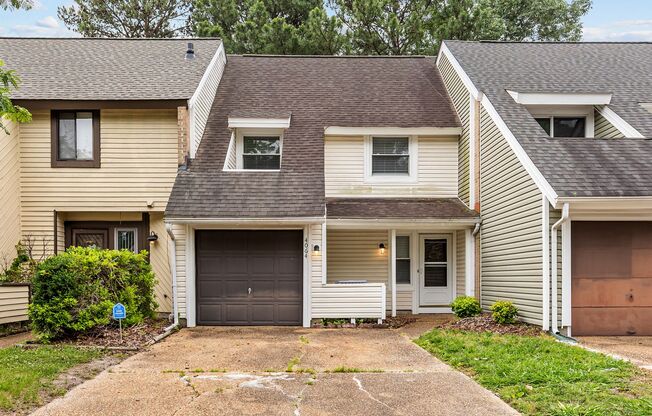 Beautiful 2-Bed, 2.5-Bath Home with Spacious Kitchen in Virginia Beach