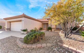 Darling Home in Sun City Summerlin with 2-Bedrooms + a Den