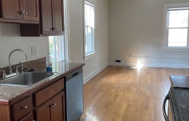 3 beds, 2 baths, 1,600 sqft, $2,195, Unit Apt. A