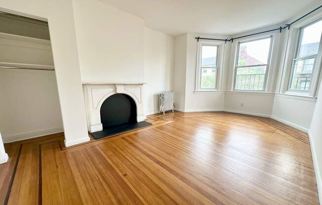 33 12 28 ST