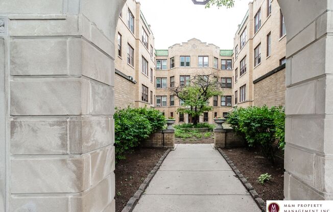 1 bed, 1 bath, 600 sqft, $1,350, Unit 956-35
