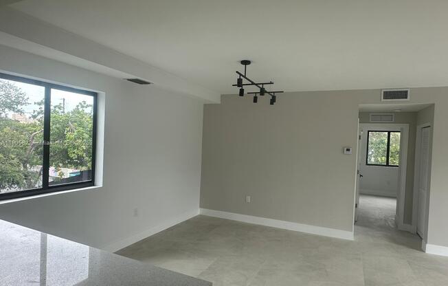 5423 NE MIAMI CT