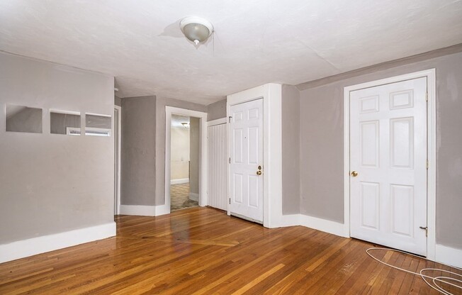 14 16 EDITH AVE