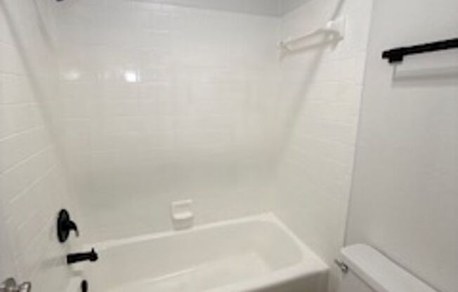 3 beds, 2 baths, 1,147 sqft, $1,795, Unit 11615A