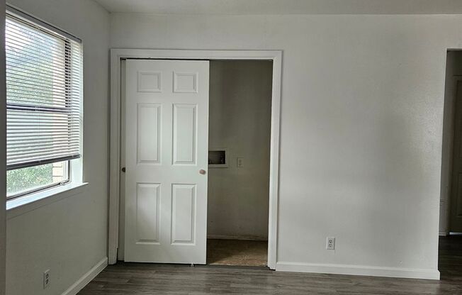 2 beds, 1 bath, 840 sqft, $1,325