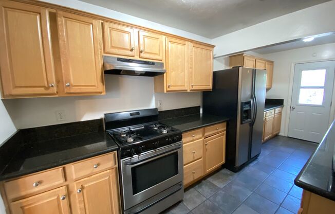 5BR/2BA with Private Yard!