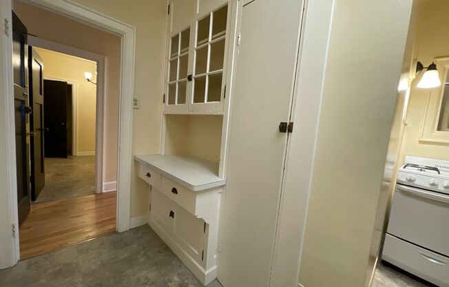 1 bed, 1 bath, 605 sqft, $1,195, Unit B-16