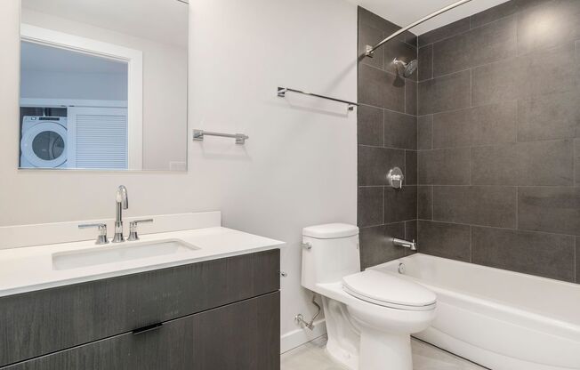 2 beds, 2 baths, 927 sqft, $1,935, Unit B220